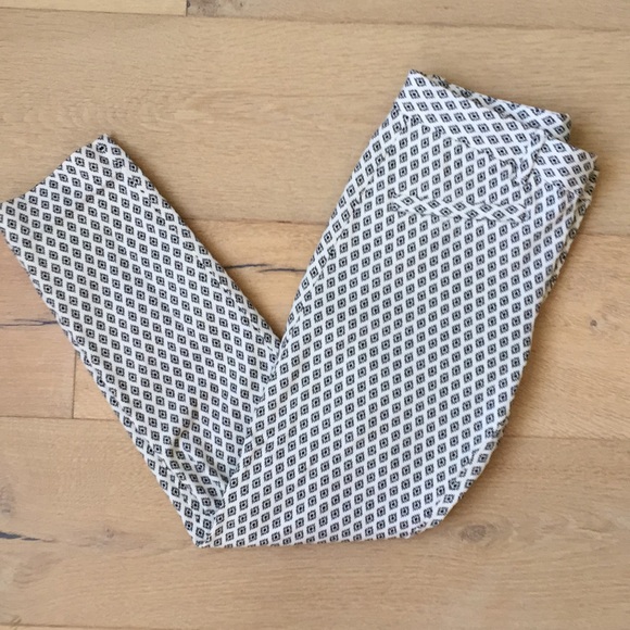 GAP 2R KINNY ANKLE CAPRI PANTS IN WHITE IKAT PRINT - Picture 2 of 5